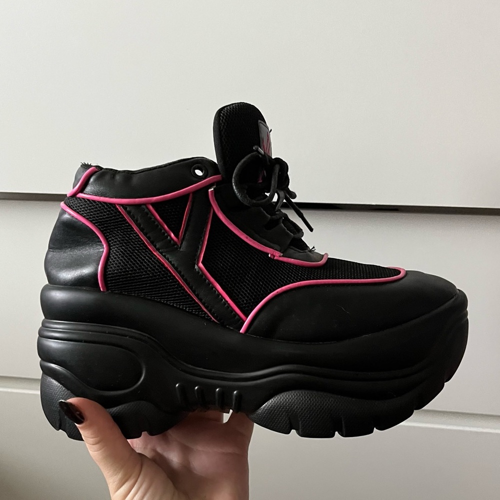 YRU Pink Neon Matrixx platform sneakers